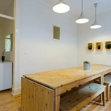 Gloria By Hill Apartment